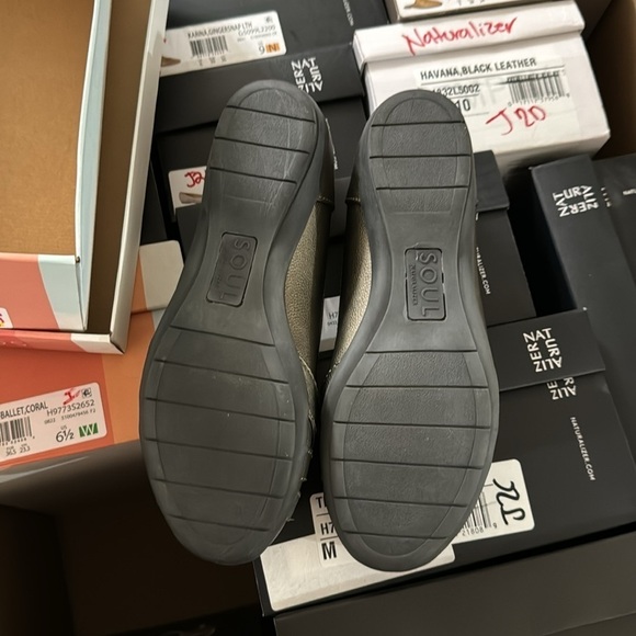 SOUL Naturalizer Women's, Gift Flat (WIDE) - Picture 3 of 9